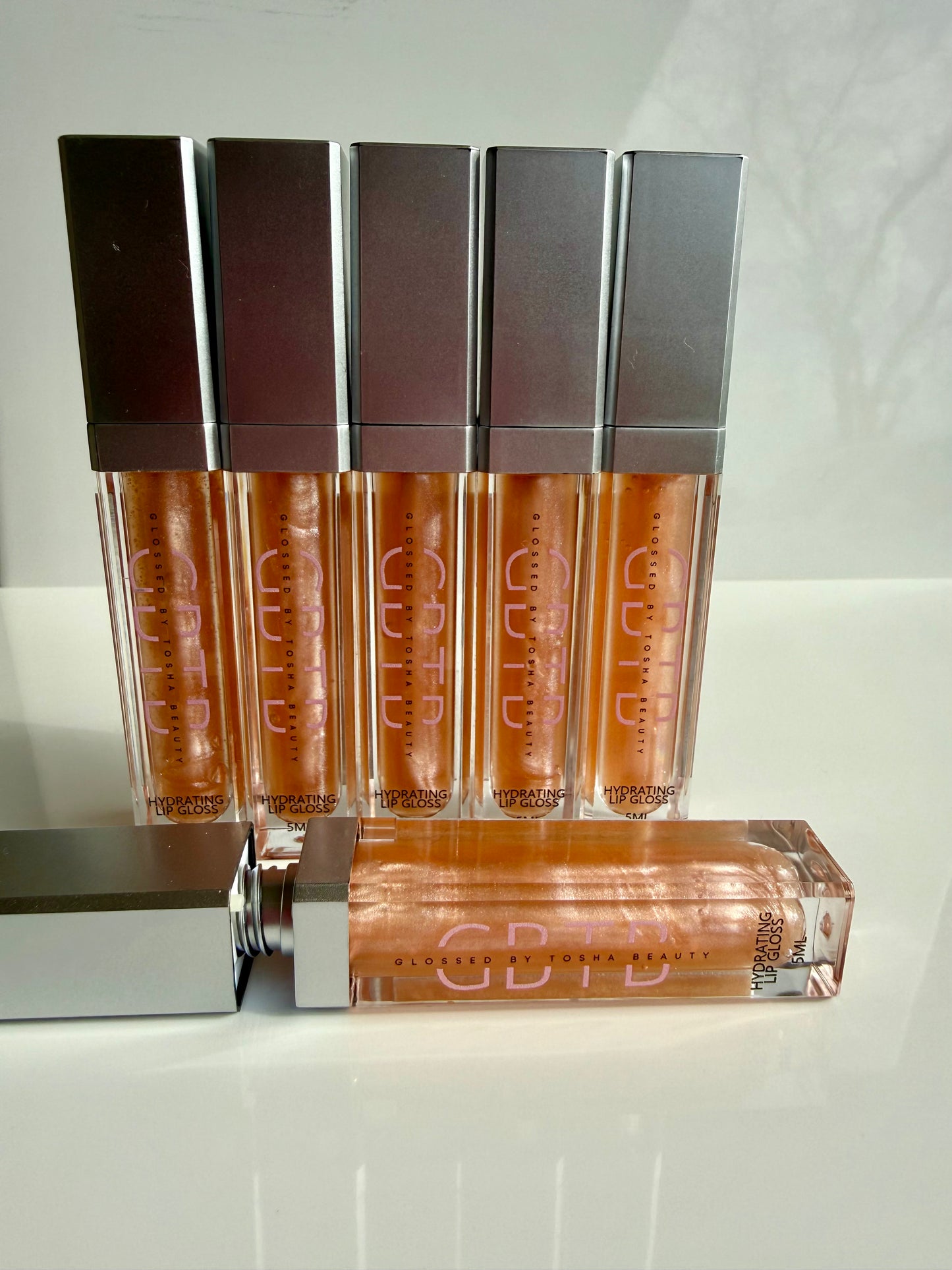 Hydrating lip gloss with LED/Mirror Tubes